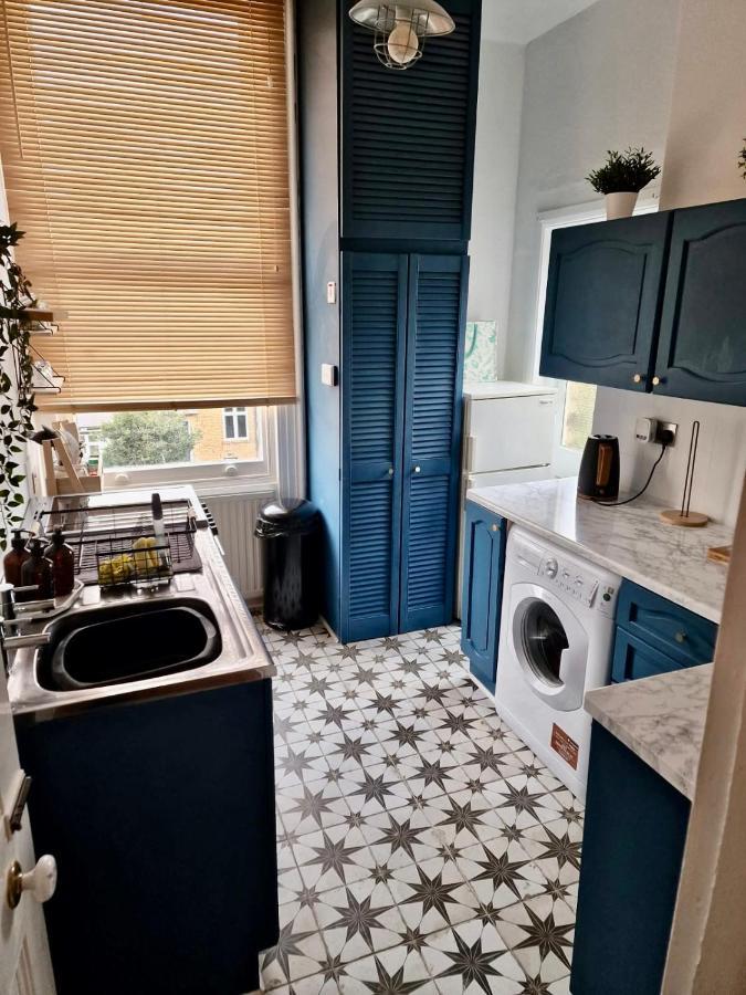 Апартаменты The Pink Bath Pad - 3 Bedroom Seaside Pets Allowed New